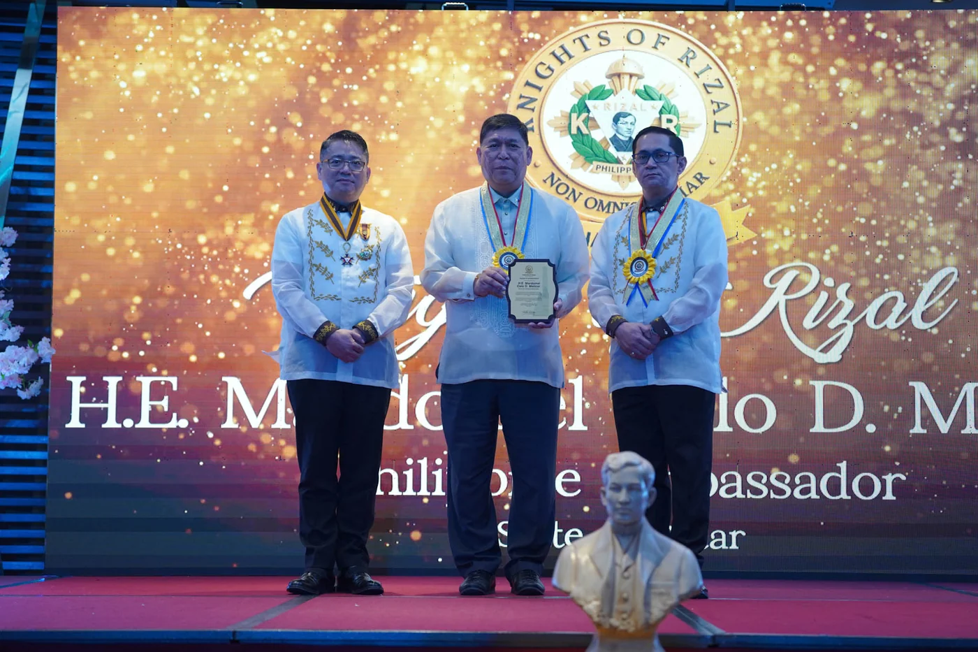 Recognition moment before the Knights of Rizal emblem
